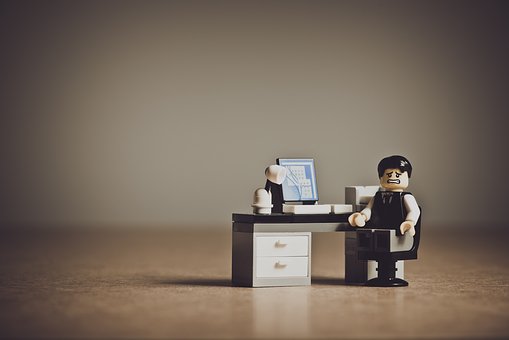 公司飲用水應(yīng)計入管理費用還是福利費？
